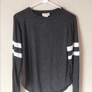 CUTE grey long sleeve tee with white rings